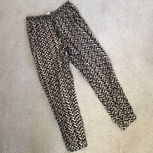 Loose patterned cropped pants